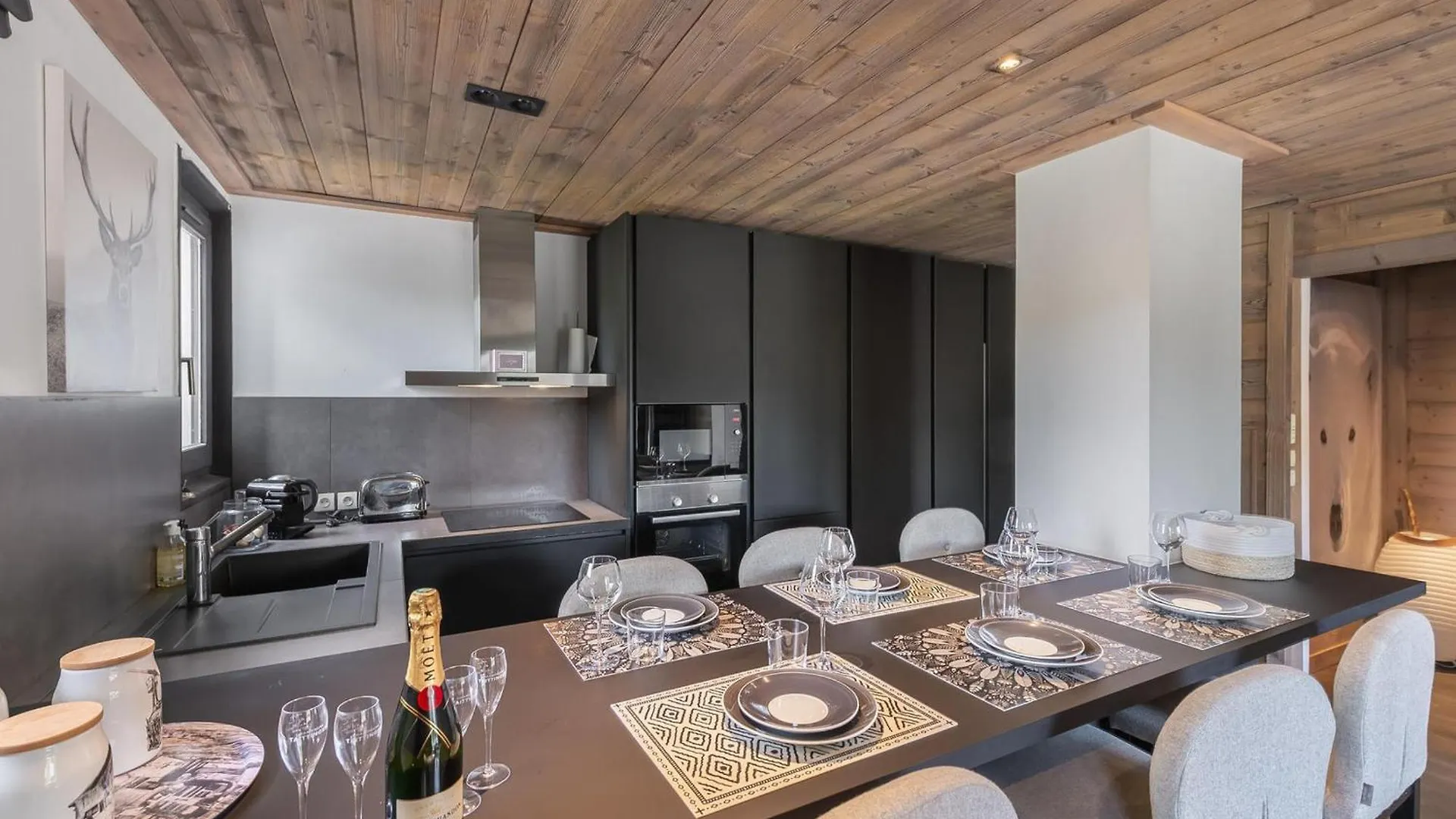 Superbe Appartement Proche Centre Avec Balcon Et Garage A Megeve - Fr-1-569-166 France
